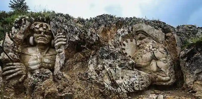 Muru gods gate peru aramu titicaca lake ancient rock carved mysteries old hayu puma marca near chucuito north structure punku